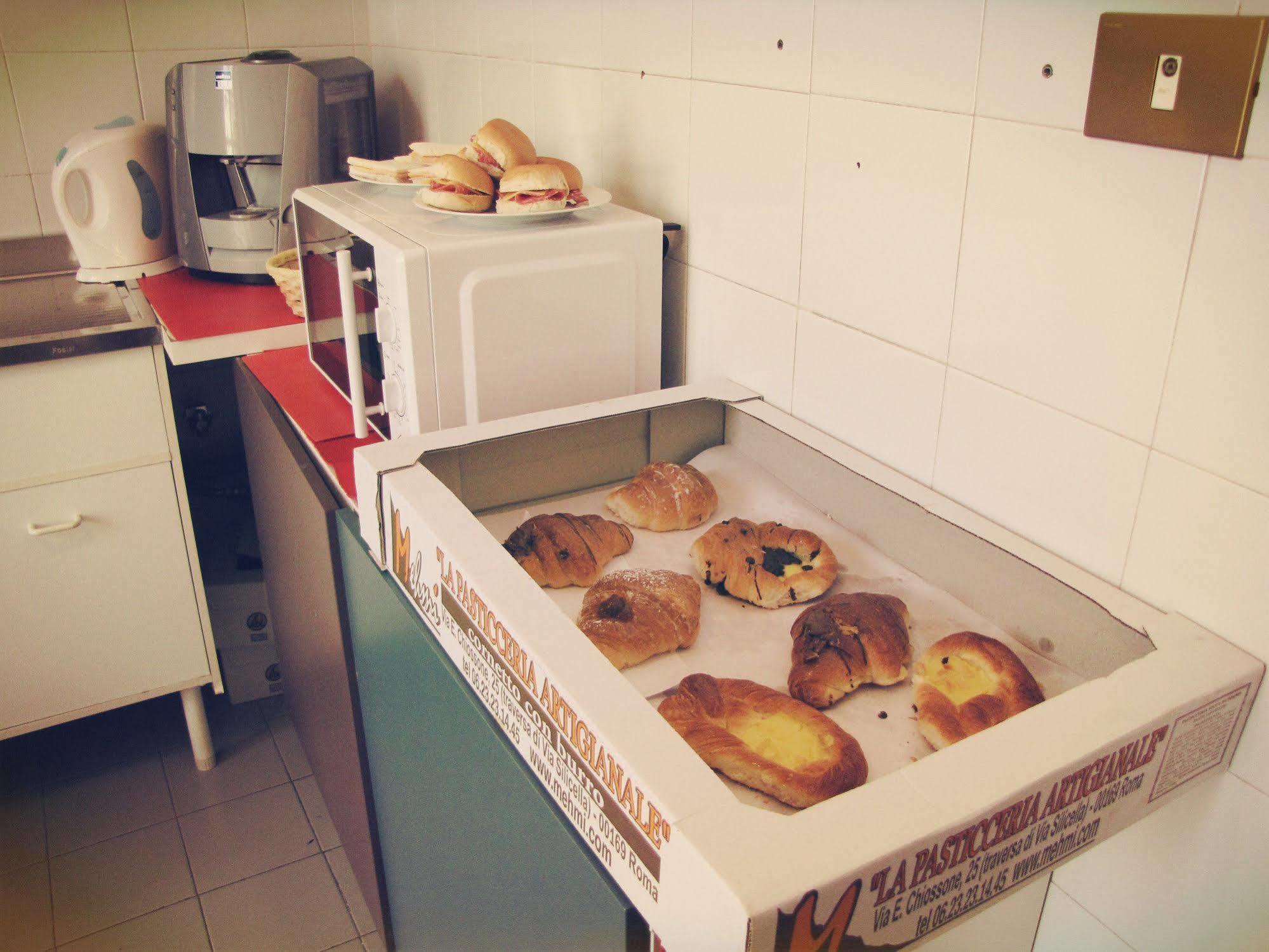 Bed and Breakfast Claudia House Roma Termini Экстерьер фото
